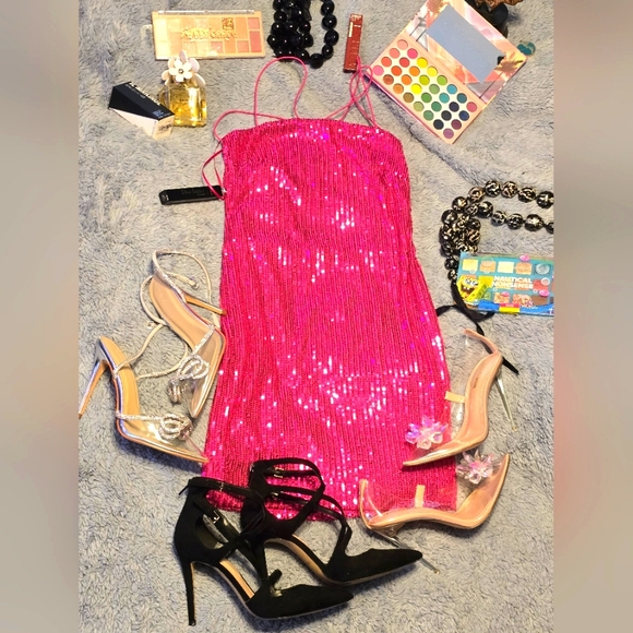 Beautiful sequin mini dress Fuchshia size Medium #SOLD - Picture 4 of 8